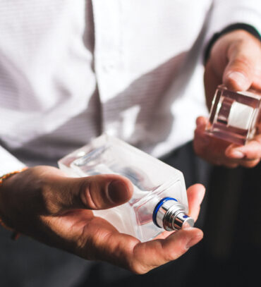 How to Buy and Apply Men’s Cologne: A Detailed Guide to Fragrance Usage