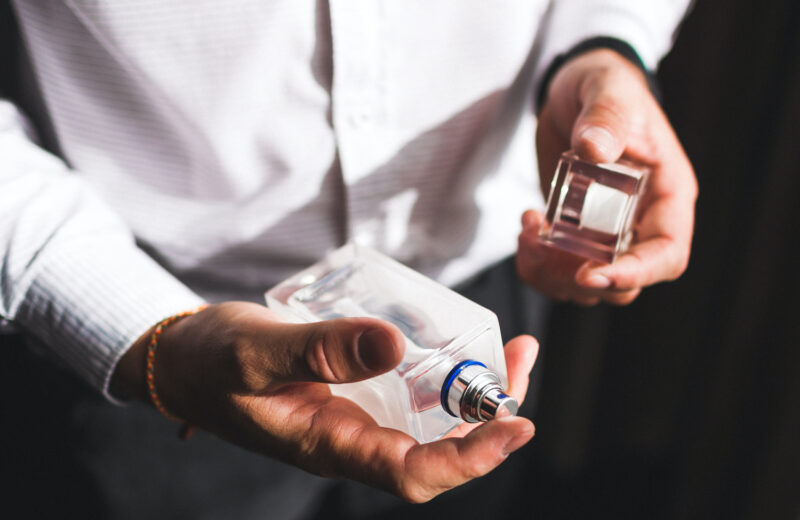 How to Buy and Apply Men’s Cologne: A Detailed Guide to Fragrance Usage